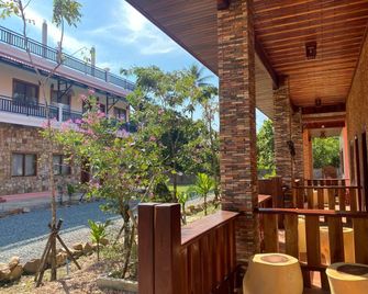 The P2 Kep Guesthouse - Kep - Hàng hiên