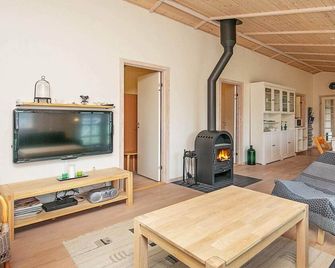 6 person holiday home in Rødby-By Traum - Rodby