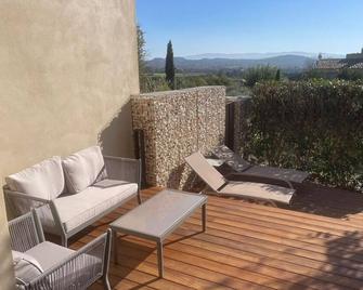 logement avec jacuzzi - Joucas - Balcón