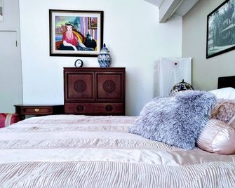 Discover Lake Farmhouse next to 100 acres - Granite Bay - Slaapkamer