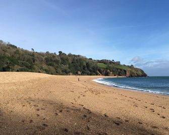 Stylish modern dog friendly two bedroom chalet in Dartmouth - Dartmouth - Plage