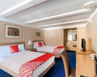 OYO Hotel Wadsworth Oh I-76 - Wadsworth - Спальня