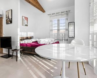 Bel appart 3 - 5min du port Fréjus - Fréjus - Schlafzimmer