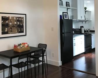 Modern 2 BR/1B centrally located apt. near SLU in Canton, NY - Canton - Restaurant
