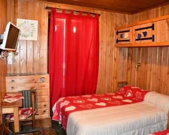Hotel Le Terminus - Le Bourg-dʼOisans - Bedroom