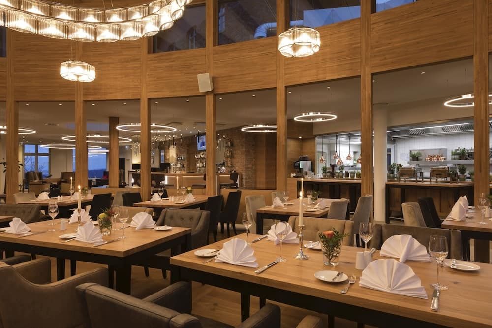 Hotel Brunnenhaus Schloss Landau - Landau - Restaurant