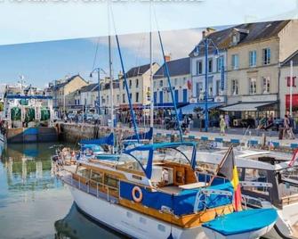 Apt duplex ou plain pied tout confort plein centre ville Bayeux proche commerces, restaurants, avec terrasse privative ou jardin commun aménagé clos, parking gratuit à proximité, proche plages du débarquement - Bayeux - Extérieur