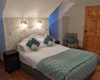 Book your dream vacation on the Wild Atlantic Way , A memorable stay awaits you. - Lisdoonvarna - Bedroom