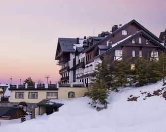 Hotel Vincci Selección Rumaykiyya - Monachil - Gebäude