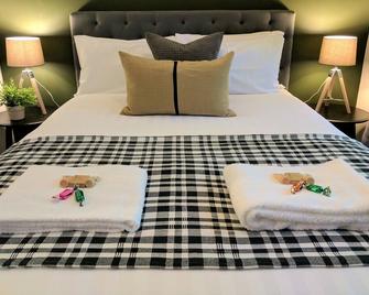 Annie Roe's Luxury Bed & Breakfast - Olinda - Bedroom