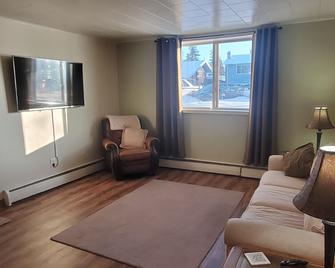 The Quiet Spot in the not so quiet city aka Spenard Anchorage - Anchorage - Living room