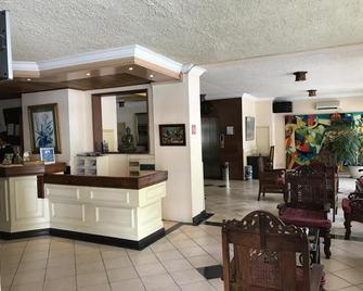 Le Saint Georges Hotel - Puerto Louis - Recepción