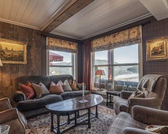 Angvik Gamle Handelssted - By Classic Norway Hotels - Angvik - Living room