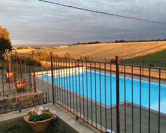 Family home in the country with swimming pool - Soupex - Piscina