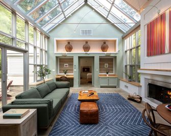 Winvian - Morris - Living room