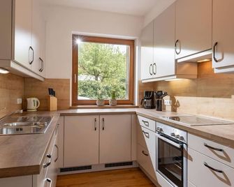 Double room, shower, WC, balcony - Au Pension - זול - מטבח