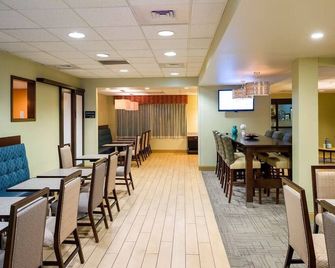 Enjoy the Perks! 2 Pet-friendly Units, Free Breakfast & Parking, Indoor Pool! - Danville - Restaurant