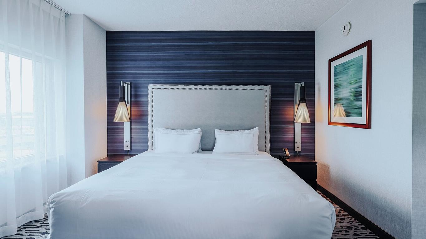 DoubleTree Suites by Hilton & Conference Center Chicago - Downers Grove