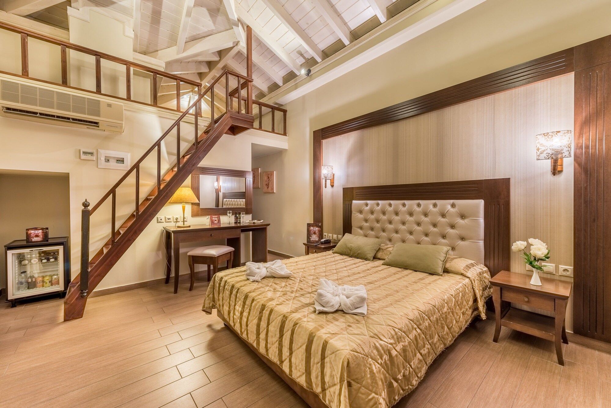 Theofilos Paradise Boutique Hotel - מיטילנה