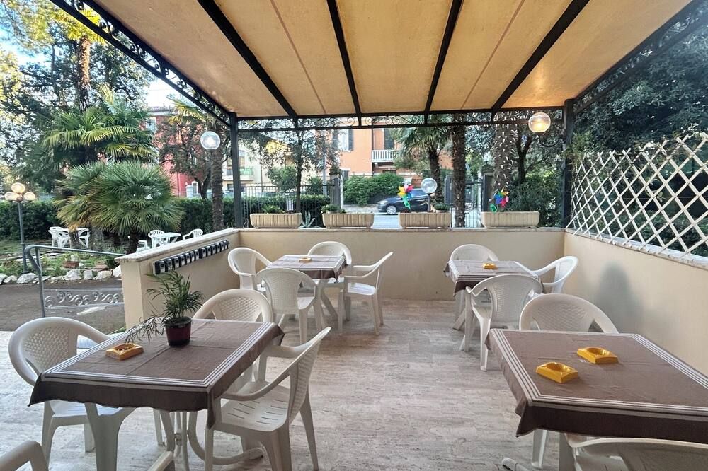 هوتل فيلا بينا - سينيغاليا - مطعم