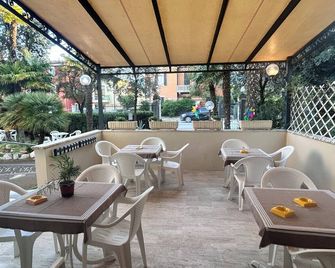 هوتل فيلا بينا - سينيغاليا - مطعم