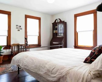 Houghton Hill: Style and History in the Berkshires - North Adams - Habitación