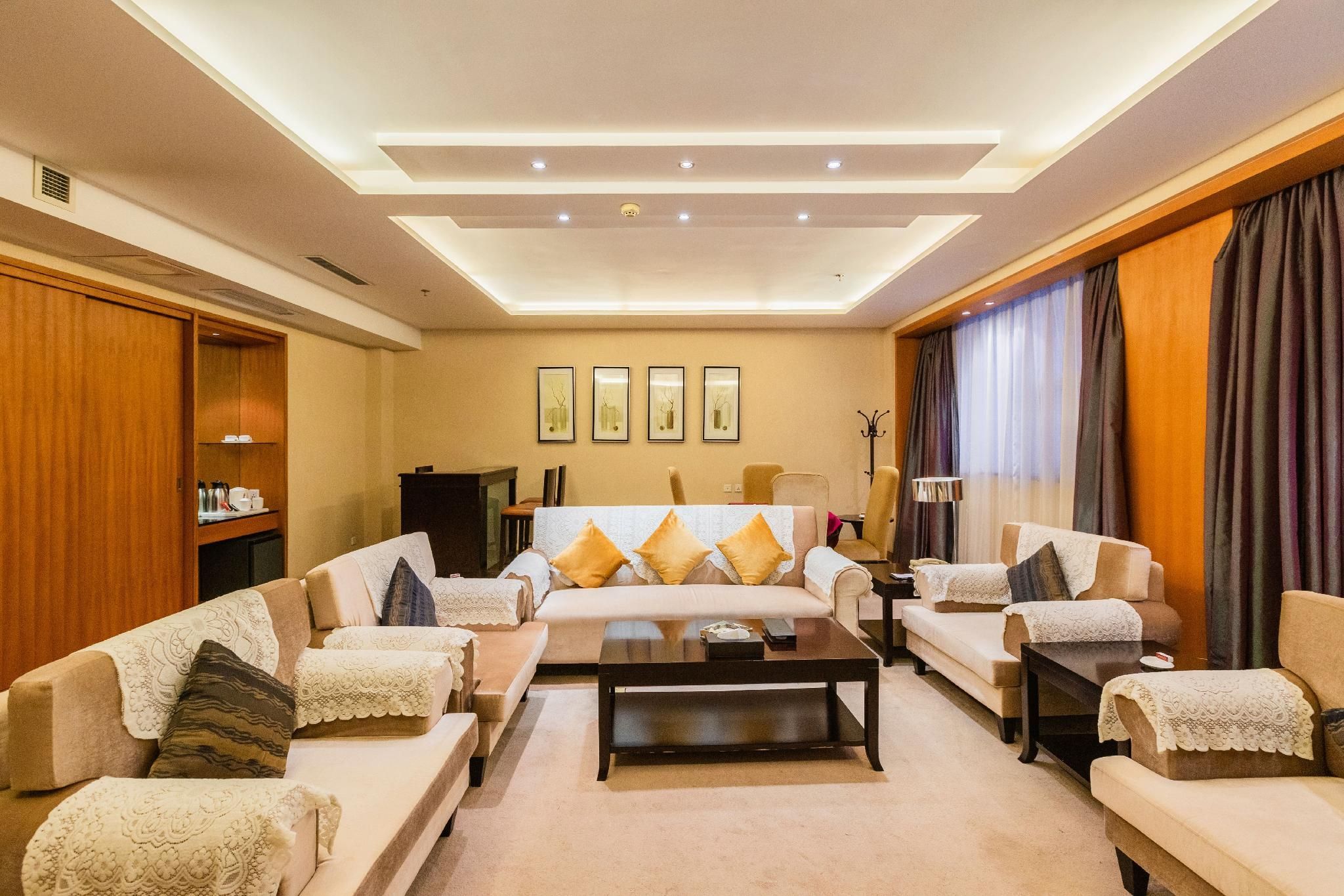 Phoenix International Hotel - Jincheng - Salónek