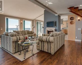 Cottage tiny heaven. - Penetanguishene - Living room