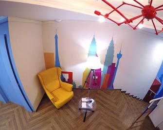 Boutiqe Hostel Vokrug Sveta - Yekaterinburg - Living room