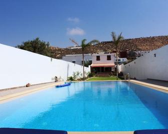 Surf Safari Morocco - Hostel - Agadir - Pool