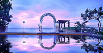 巴里巴板阿斯頓酒店 - 峇里巴板 - 巴厘巴板 - 游泳池