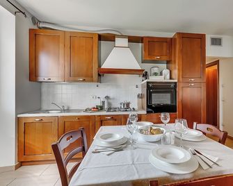 Agriturismo Cascina Crocelle - Lake View and Heated Pool - Padenghe sul Garda