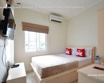 Ahira Guesthouse Syariah - Jakarta - Bedroom