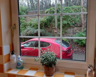 Beach Ground Floor Flat, Edinburgh, Golf Coast & Festival Sleeps 4, - מוסלברו - מרפסת