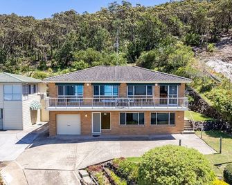 10 Garuwa Street - Fabulous Fingal Bay water views - Shoal Bay - Building