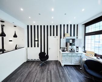 Hotel Alt Deutz City-Messe-Arena Kontaktloser Self Check-In - Colonia - Cocina