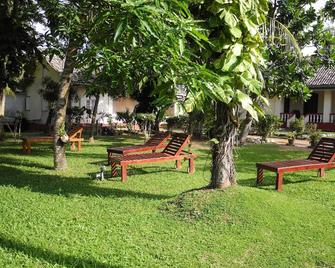 Top of The Hill Guesthouse - Weligama - Patio