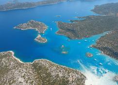 Charter a private gulet to sail you to the Turquoise Coast with skipper - Kaş - Pool