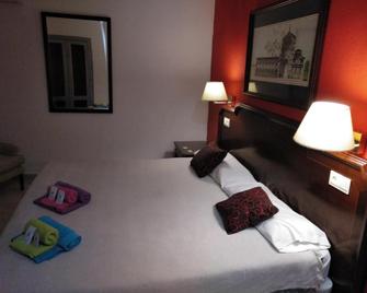 Hotel Nuevo Ara - Cáceres - Camera da letto