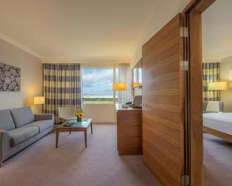 Hilton Reading - Reading - Living room