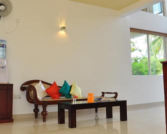 Rainbow Lagoon Villa - Negombo - Living room