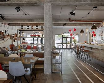 Kröger by Underdog Hotels - המבורג - בר