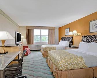 Days Hotel by Wyndham Methuen MA Conference Center - Methuen - Bedroom