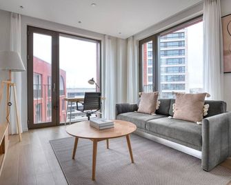 Excellent King's Cross 1BR w/ Gym & Lounge, nr Tech Hub, by Blueground - Londres - Salon
