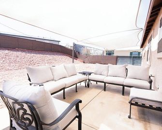 Modern 4-Bedroom Getaway – Close to Las Vegas Strip, LV Airport, & Lake Mead - Henderson - Balcony