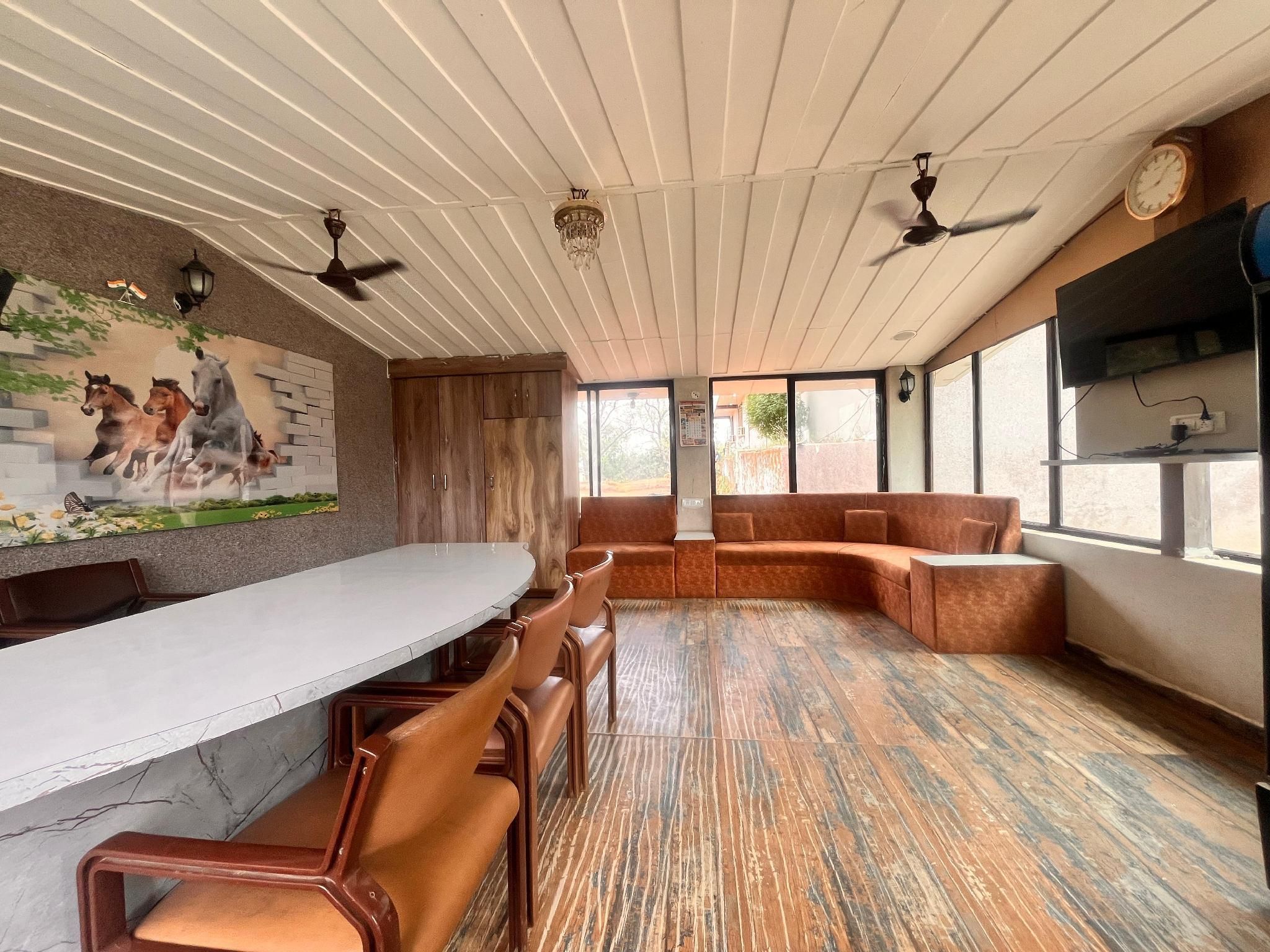 Ark Residency - Pachmarhi - Front desk