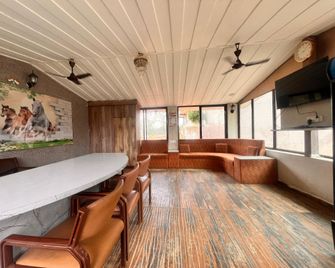 Ark Residency - Pachmarhi - Front desk
