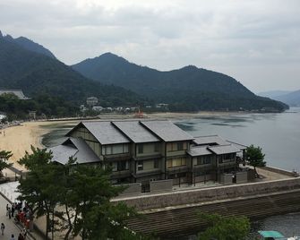 Sakuraya - Hatsukaichi - Außenansicht