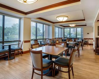 كومفرت إن آند سويتس نيوارك - ويلمنجتون - نيوارك - مطعم