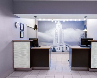 La Quinta Inn by Wyndham Lincoln - Lincoln - Front desk